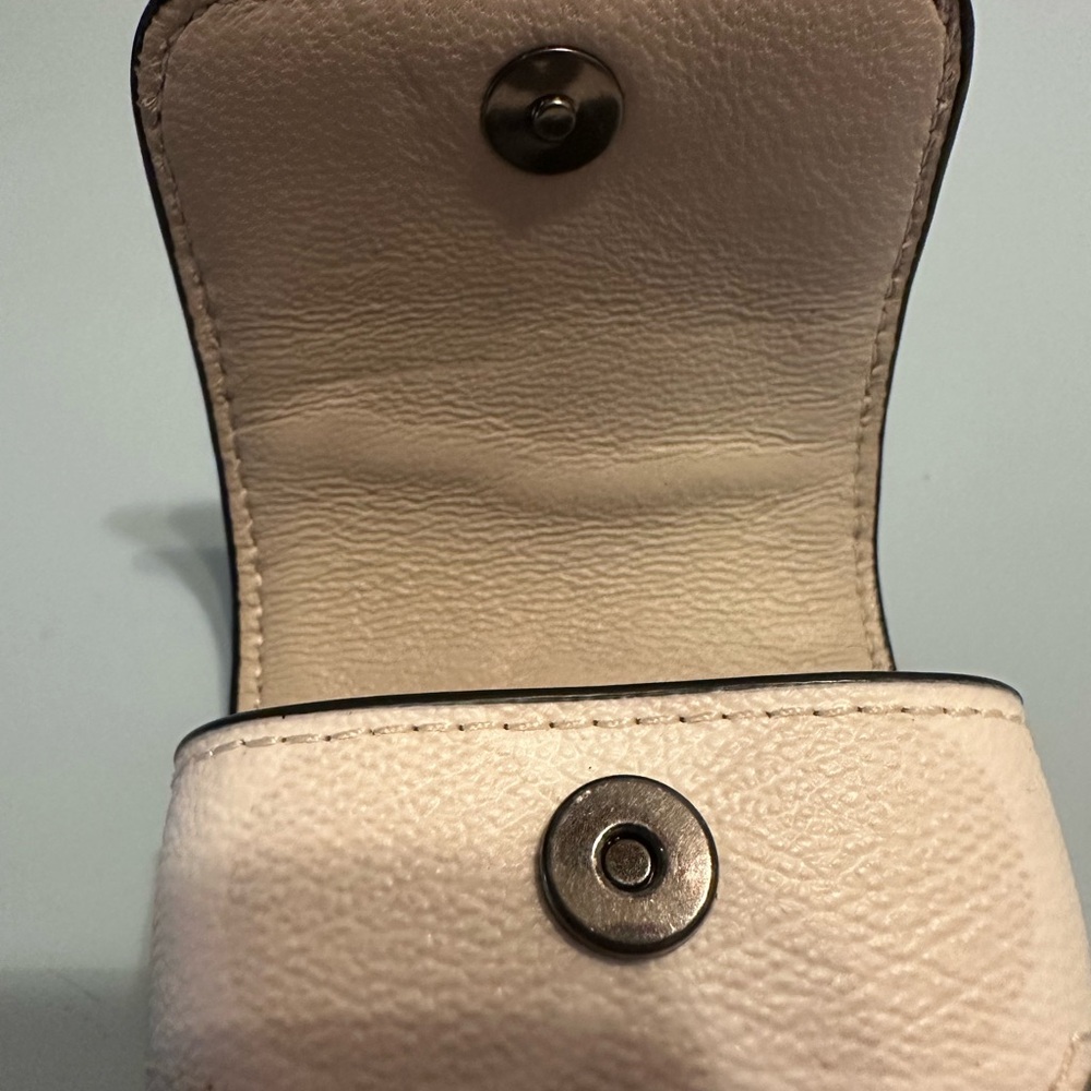 Coach White Leather AirPod Pro case - Picture 7 of 7